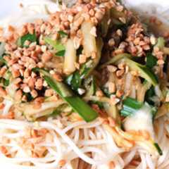 รูปของ 素麺・冷や麦・うどんで醤油糀のサラダ冷麺