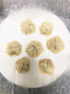 包み方も簡単☆餃子の皮でお手軽小籠包-レシピのメイン写真
