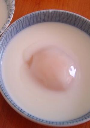 おかし♪な目玉焼き*杏仁豆腐と黄桃で-レシピのメイン写真