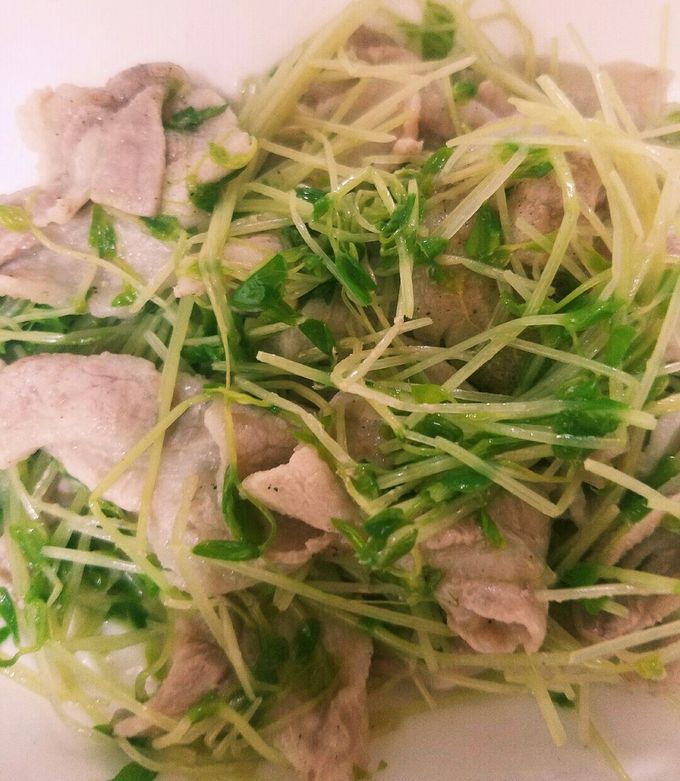 簡単！豚肉と豆苗のレンジ蒸し by ジミーー 【クックパッド】 簡単