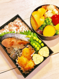 鮭とエビチリがメインなお弁当♪-レシピのメイン写真