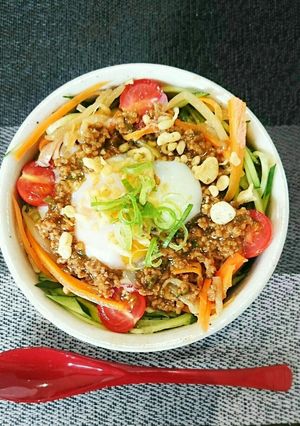 ジュージュー炒めて、ジャージャー丼-レシピのメイン写真