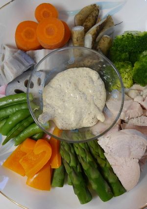 胡麻味噌マヨディップでゆで鶏と温野菜-レシピのメイン写真