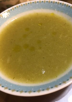スナップエンドウの皮のスープ-レシピのメイン写真