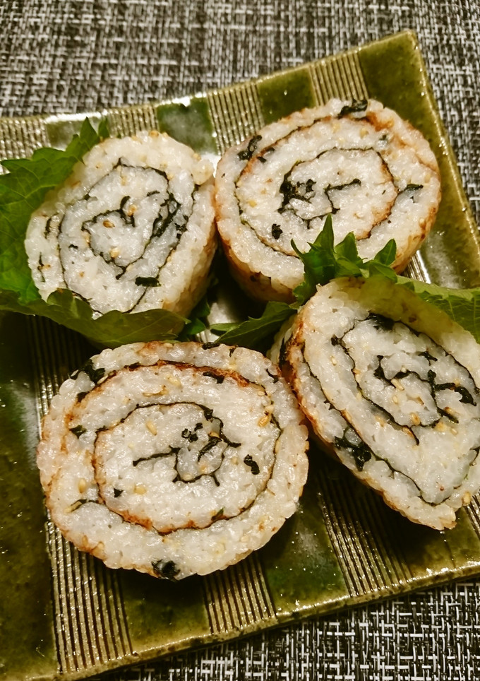 ワカメとゴマの巻き巻きおにぎり-レシピのメイン写真