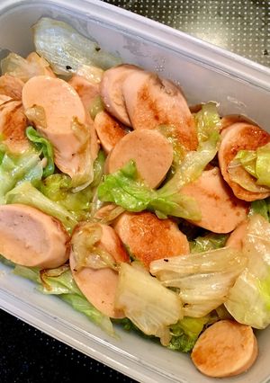 お弁当に◎魚肉ソーセージとレタスの炒め物-レシピのメイン写真