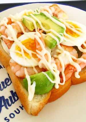 朝食やブランチに☆海老アボカドトースト-レシピのメイン写真