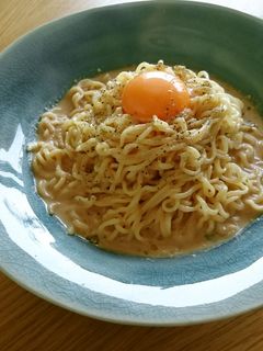 インスタント麺ランチ♡冷製みそボナーラ-レシピのメイン写真