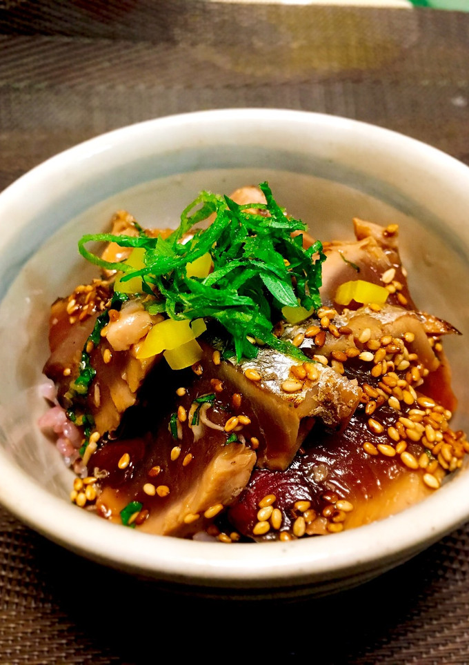 簡単！ゴマたっぷり〜鰹の漬け丼-レシピのメイン写真