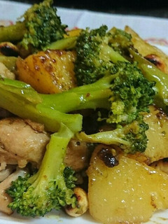 鶏肉とブロッコリー☆新じゃがのカレー炒め-レシピのメイン写真