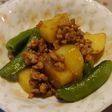 スナップエンドウとじゃが芋のひき肉炒め
