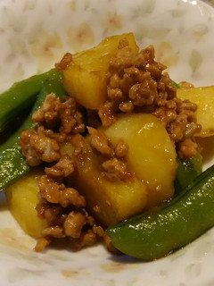 スナップエンドウとじゃが芋のひき肉炒め-レシピのメイン写真