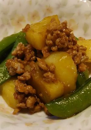 スナップエンドウとじゃが芋のひき肉炒め-レシピのメイン写真