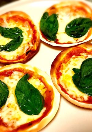 簡単！餃子の皮でフレッシュバジルのピザ-レシピのメイン写真