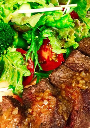 たっぷり野菜と牛肉のステーキサラダ-レシピのメイン写真