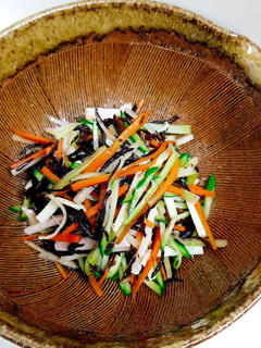 お酢をかけて食べる、ひじきのサラダ-レシピのメイン写真