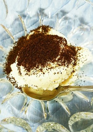 バニラアイスのコーヒー豆がけ-レシピのメイン写真