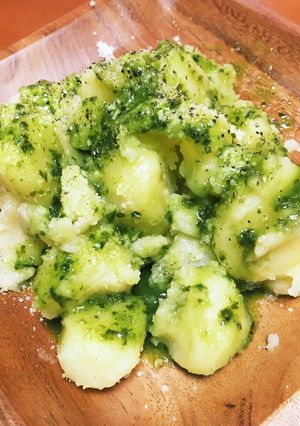 簡単バジルソースのホットポテトサラダ-レシピのメイン写真