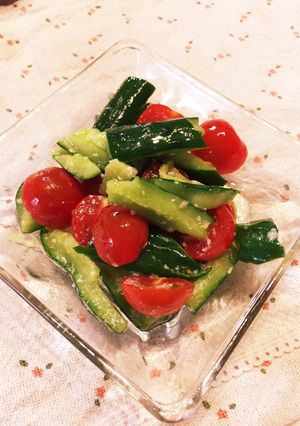 材料4つで簡単 トマトと胡瓜の塩麹漬け-レシピのメイン写真