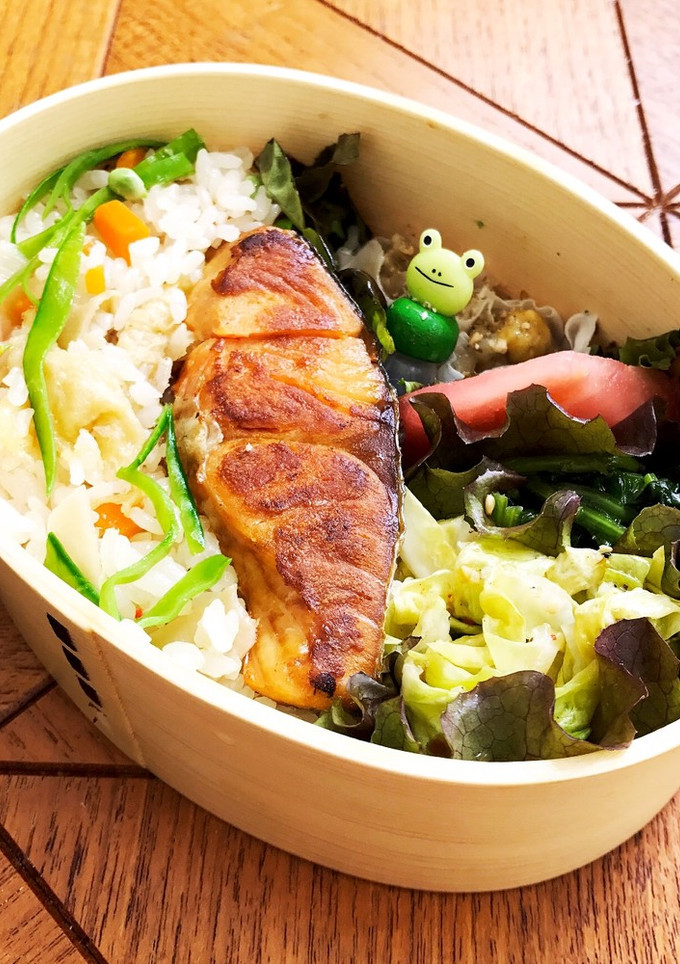 筍の炊き込みご飯+シャケのせ弁-レシピのメイン写真