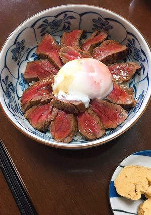 人気検索1位入☆柔らか牛もも肉の甘醤油丼-レシピのメイン写真