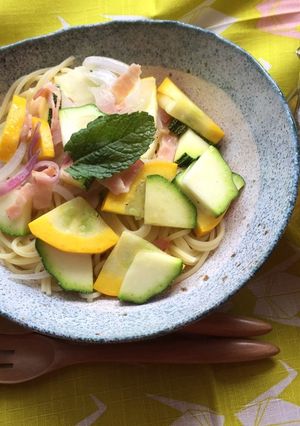 黄色と緑色のズッキーニのパスタ-レシピのメイン写真