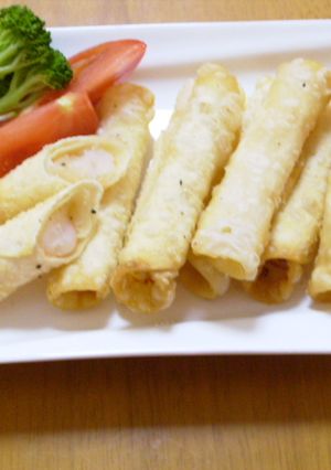 海老で♪餃子の皮巻き揚げ-レシピのメイン写真