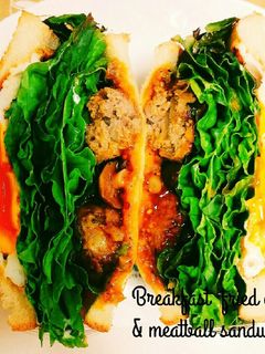 朝食☆目玉焼き&ミートボールサンドイッチ-レシピのメイン写真