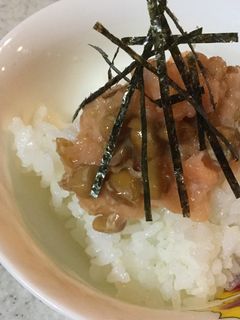 納豆とサーモンたたき丼-レシピのメイン写真