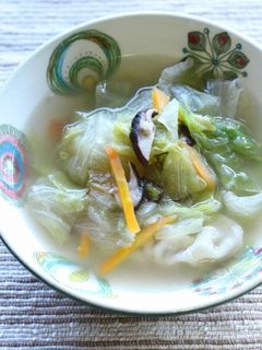 余ったレタスと餃子で美味しい中華スープ-レシピのメイン写真