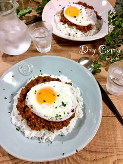 目玉焼きのっけ!ドライカレー-レシピのメイン写真