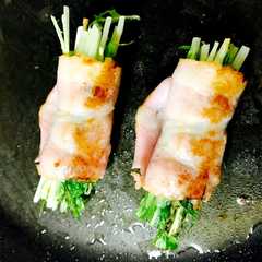 รูปของ 水菜のベーコン巻き♪