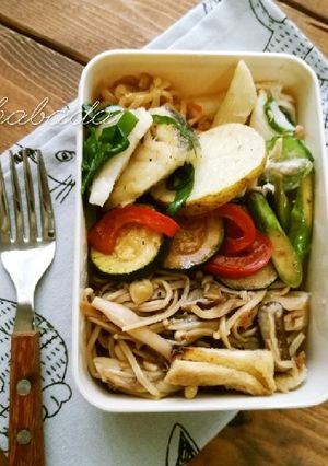 お弁当に♪焼きキノコと揚げのおかか和え-レシピのメイン写真
