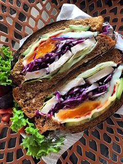 流行りのサラダチキンで!わんぱくサンド♬-レシピのメイン写真