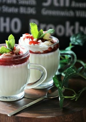 固めるだけ♡牛乳ぷりんいちごのソース-レシピのメイン写真