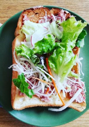 ３分で完成！コンビーフのオープンサンド-レシピのメイン写真