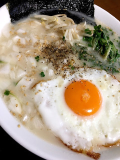 和風豚骨目玉焼きラーメン^_^-レシピのメイン写真