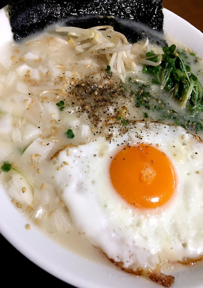 和風豚骨目玉焼きラーメン^_^-レシピのメイン写真
