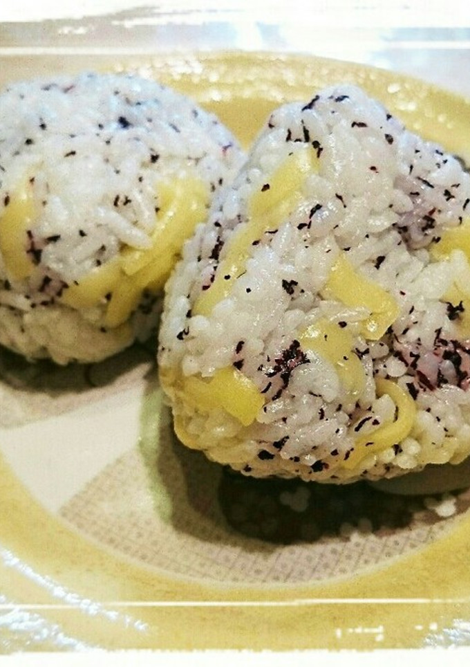 簡単！ゆかりとチーズのおにぎり-レシピのメイン写真