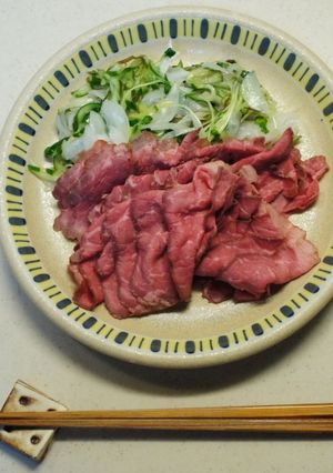 市販のローストビーフで、ボリュームサラダ-レシピのメイン写真