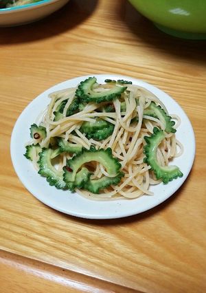 簡単、夏パスタ!ゴーヤのペベロンチーノ-レシピのメイン写真