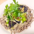 茄子と三つ葉のパルメザン蕎麦