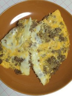 簡単にお肉たっぷりオムレツ♪-レシピのメイン写真