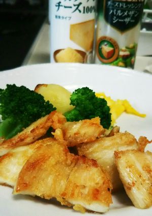 簡単お弁当に!鶏むね肉の粉チーズ焼き-レシピのメイン写真