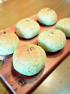 HB摘んだよもぎで♪もちふわよもぎ餡パン-レシピのメイン写真