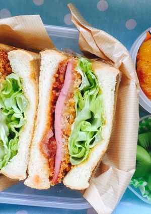 サラダ菜とハムカツのサンド★-レシピのメイン写真