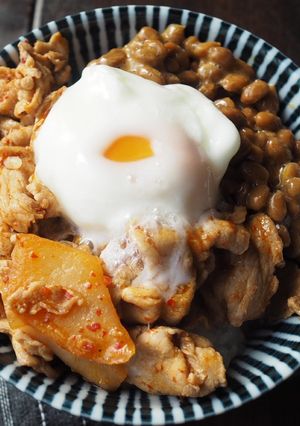 豚キムチ納豆丼-レシピのメイン写真