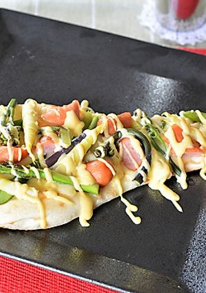 デルソーレ・手のばしナンで山菜ピザ♪-レシピのメイン写真