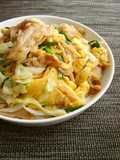 玉子と豚肉、いろいろ野菜のオイ醤油炒め。
