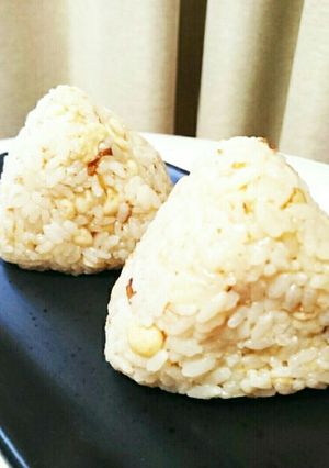 お弁当に☆天かすおにぎり-レシピのメイン写真